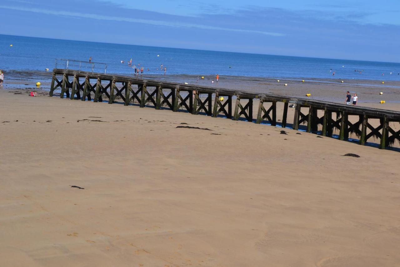 Gite "Au P'Tit Tourois" De Plain-Pied Tout Confort Avec Veranda Proche D'Omaha Beach Et De Bayeux Accueillant Les Animaux Zewnętrze zdjęcie